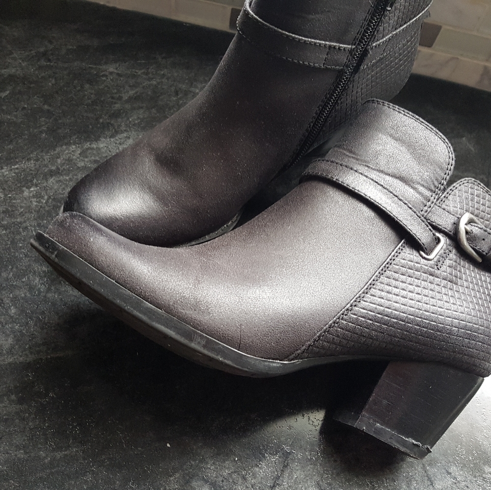 Boots - Picture 4 of 8